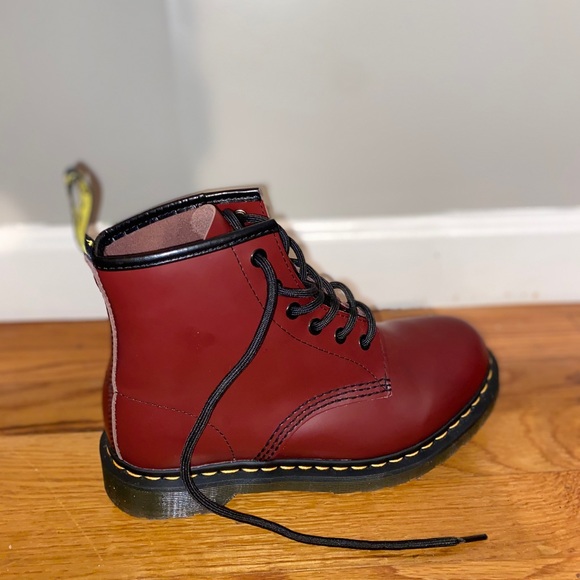 Red leather winter boots - Picture 2 of 4